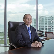 Top Glove’s Billionaire Founder Buys Stake in Education Firm
